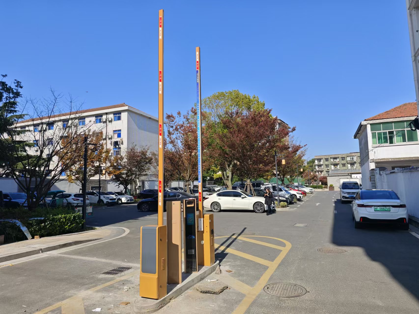 新仓老街停车场